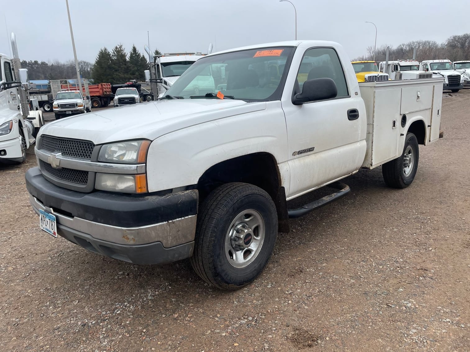 2003 Chevrolet 2500HD Equipment Image0