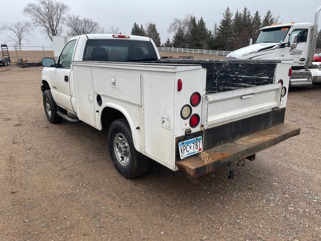 Image of Chevrolet 2500HD equipment image 1