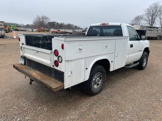 Image of Chevrolet 2500HD equipment image 2