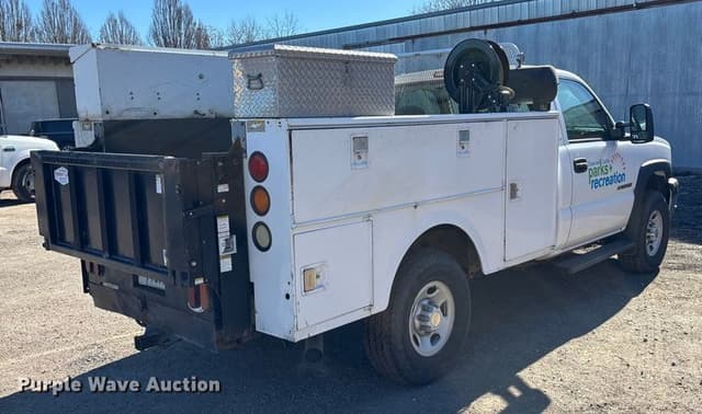 Image of Chevrolet 2500HD equipment image 4