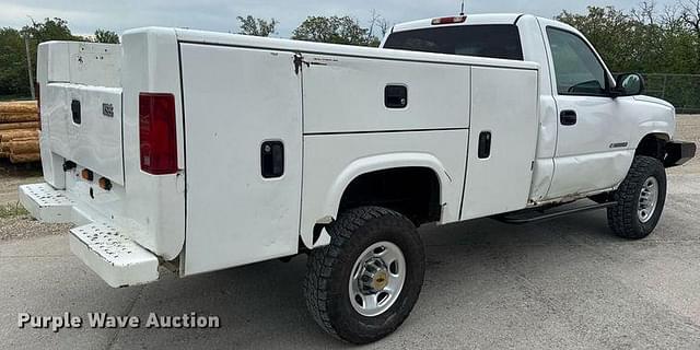 Image of Chevrolet 2500HD equipment image 4