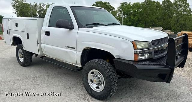 Image of Chevrolet 2500HD equipment image 2