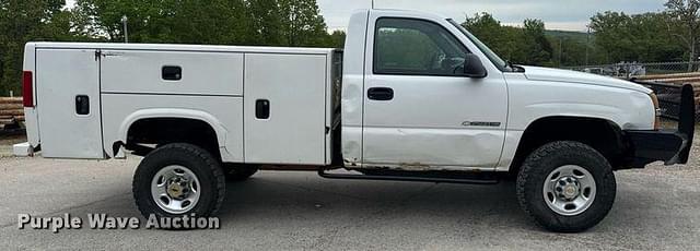 Image of Chevrolet 2500HD equipment image 3