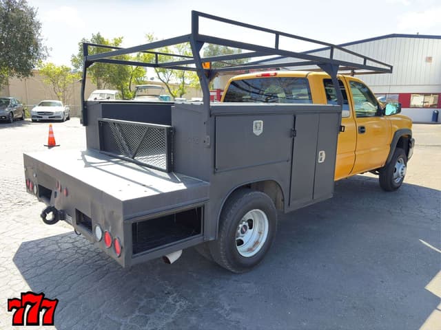 Image of Chevrolet 3500 equipment image 4