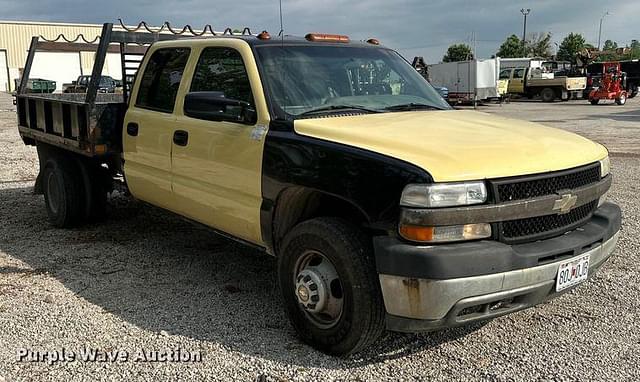 Image of Chevrolet 3500 equipment image 2