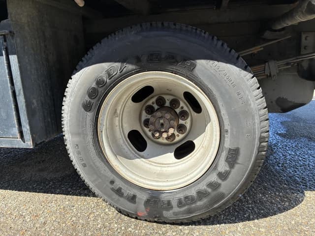 Image of Chevrolet 3500 equipment image 4