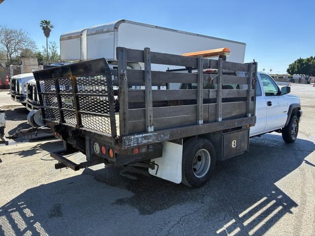 Image of Chevrolet 3500 equipment image 2