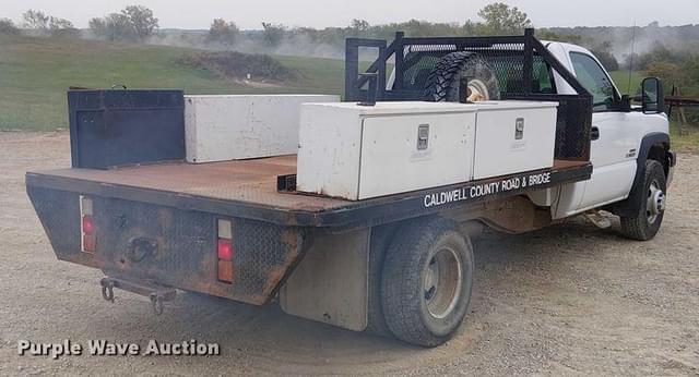 Image of Chevrolet 3500 equipment image 4