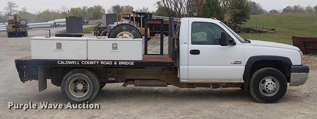 Image of Chevrolet 3500 equipment image 3