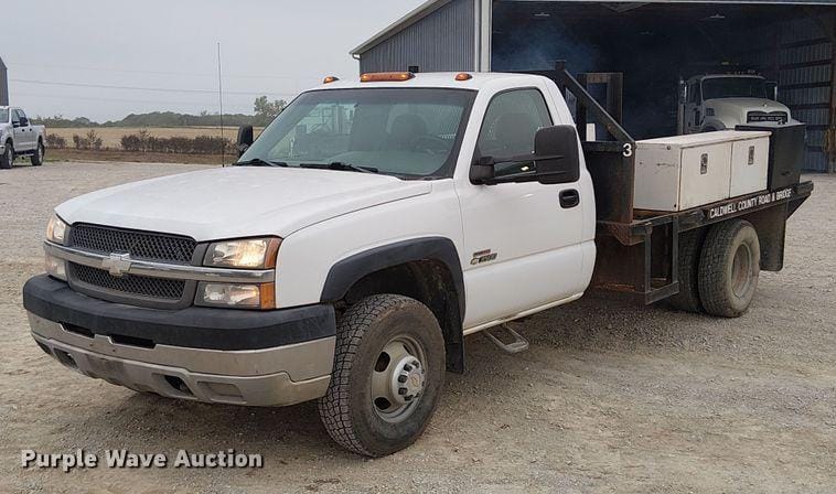 2003 Chevrolet 3500 Equipment Image0