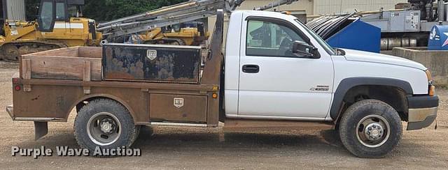 Image of Chevrolet 3500 equipment image 3