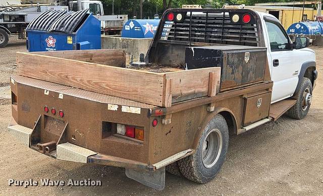 Image of Chevrolet 3500 equipment image 4
