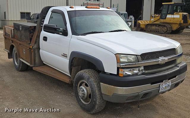 Image of Chevrolet 3500 equipment image 2