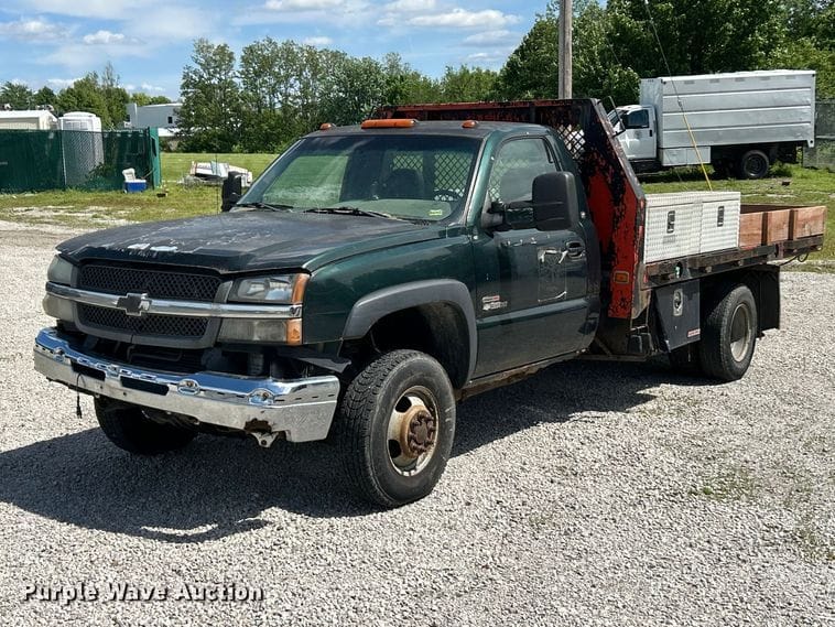 2003 Chevrolet 3500 Equipment Image0