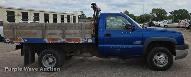 Image of Chevrolet 3500 equipment image 3