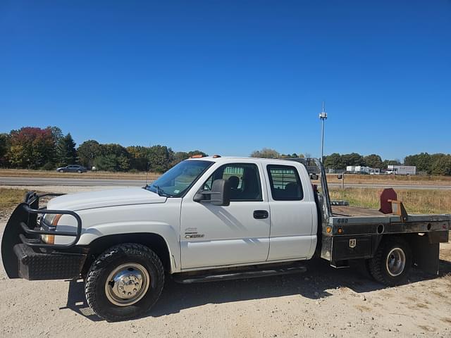 Image of Chevrolet 3500 equipment image 2