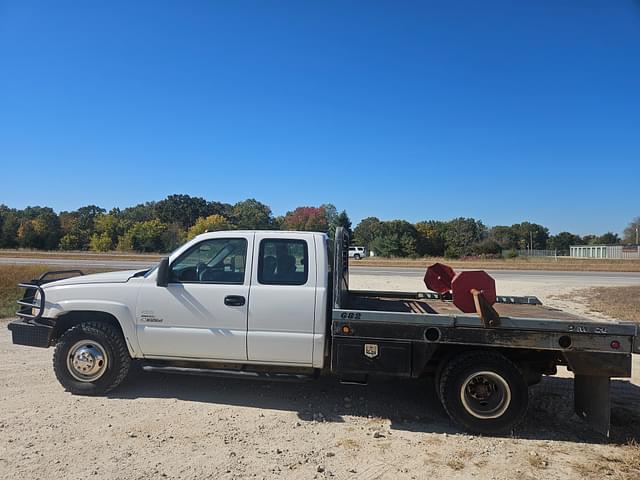 Image of Chevrolet 3500 equipment image 4