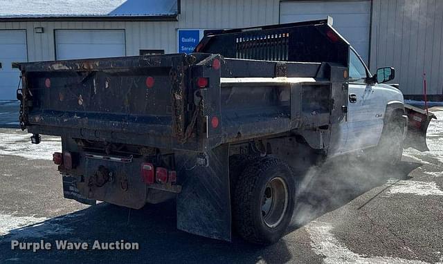 Image of Chevrolet 3500HD equipment image 4