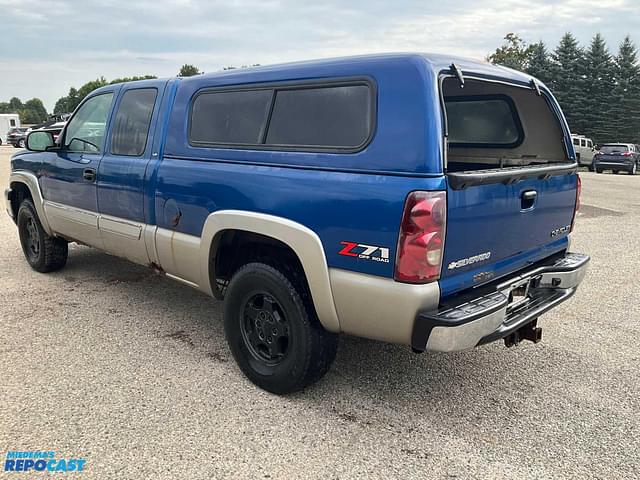 Image of Chevrolet Silverado equipment image 2