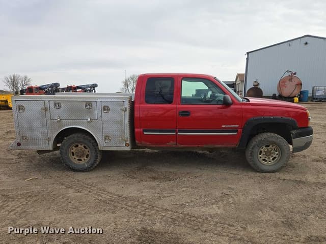 Image of Chevrolet Silverado equipment image 3