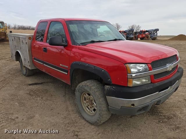 Image of Chevrolet Silverado equipment image 2