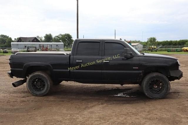 Image of Chevrolet 2500 equipment image 3