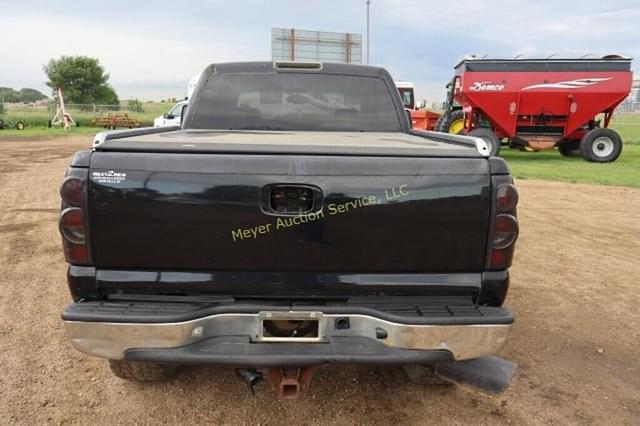 Image of Chevrolet 2500 equipment image 2