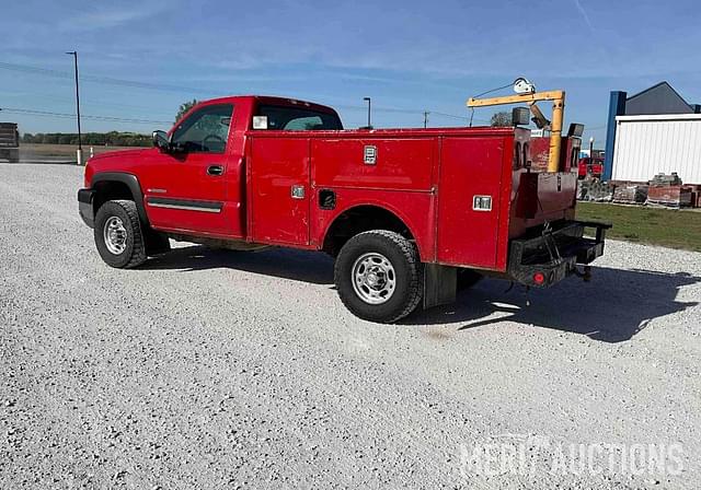 Image of Chevrolet 2500HD equipment image 2