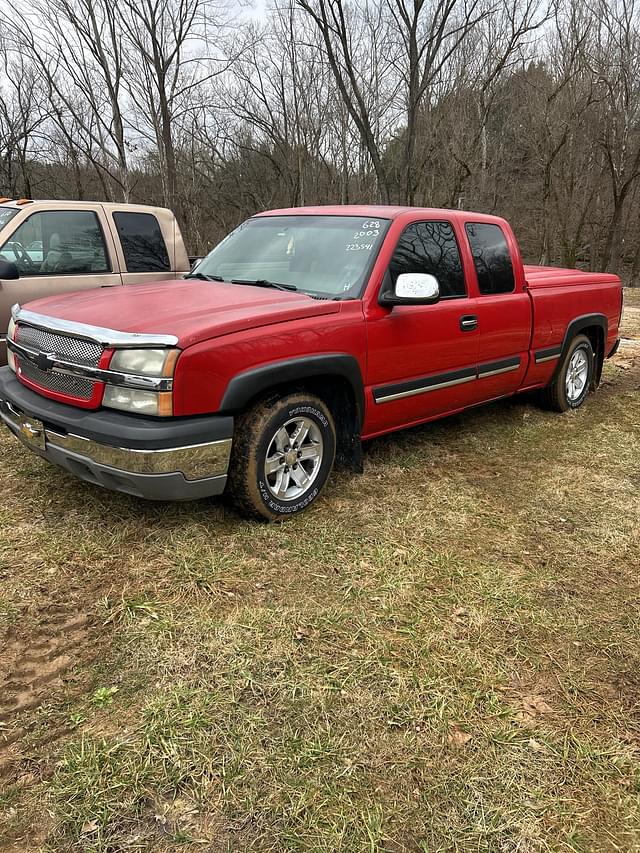 Image of Chevrolet Silverado equipment image 3