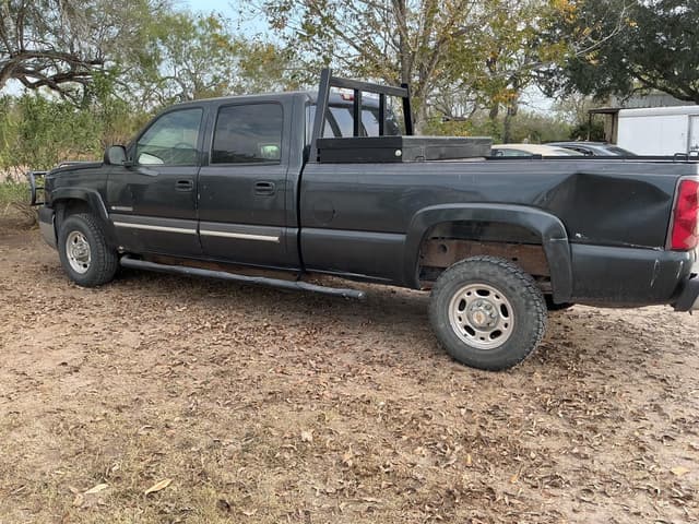 Image of Chevrolet 2500HD equipment image 2