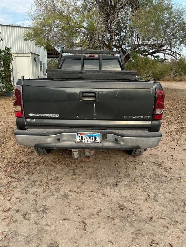 Image of Chevrolet 2500HD equipment image 1