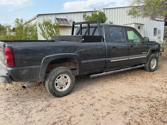 Image of Chevrolet 2500HD equipment image 3