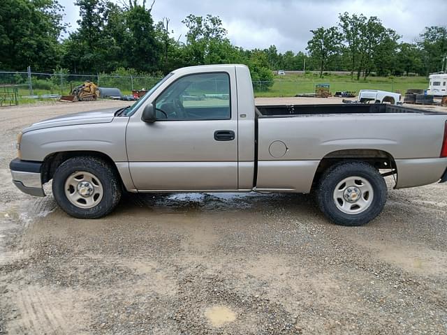 Image of Chevrolet Silverado equipment image 2