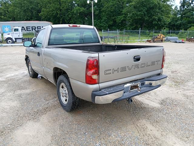 Image of Chevrolet Silverado equipment image 4
