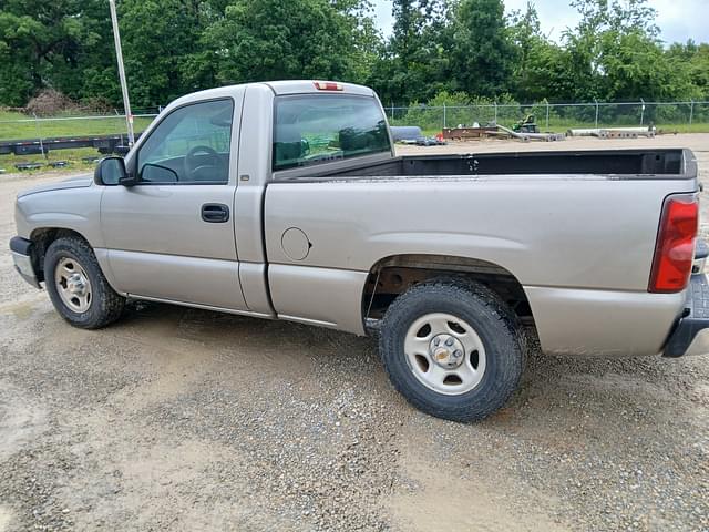 Image of Chevrolet Silverado equipment image 3