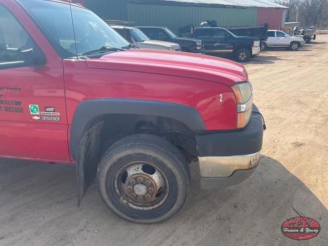 Image of Chevrolet Silverado equipment image 2