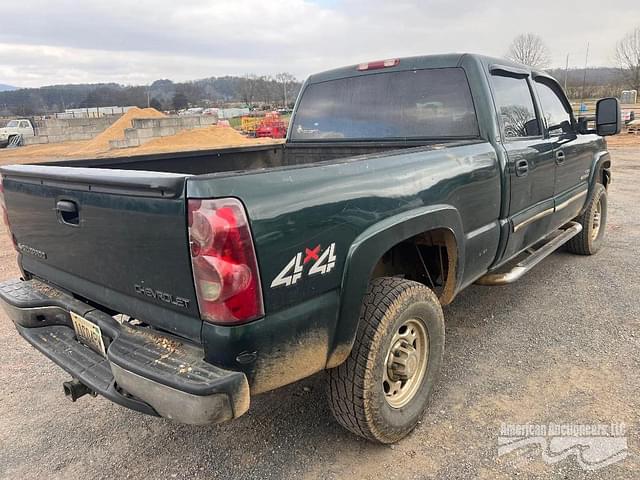 Image of Chevrolet Silverado equipment image 2