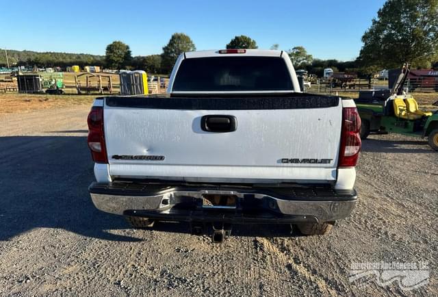 Image of Chevrolet Silverado equipment image 4
