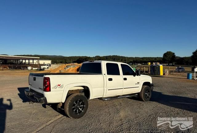 Image of Chevrolet Silverado equipment image 3