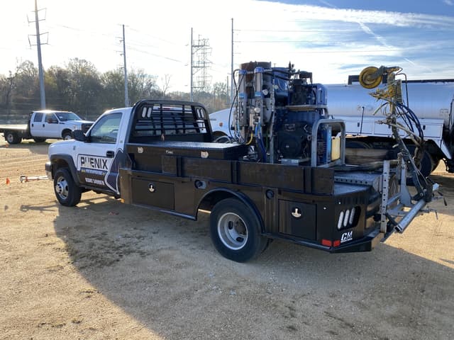 Image of Chevrolet Silverado equipment image 1