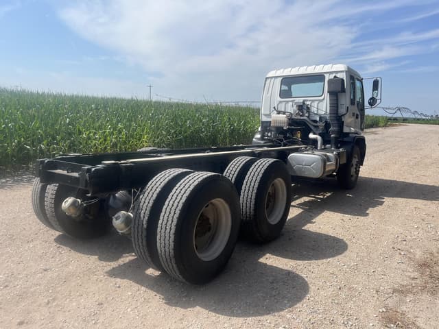 Image of Chevrolet T8500 equipment image 3