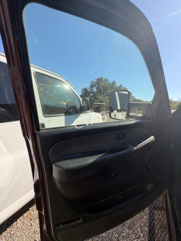 Image of Chevrolet 2500HD equipment image 4