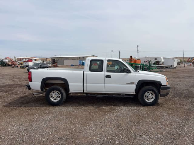 Image of Chevrolet 2500 equipment image 3