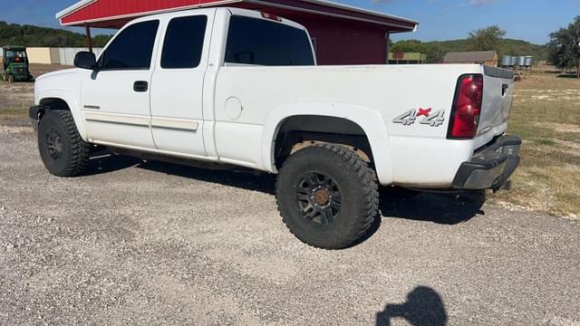 Image of Chevrolet 2500HD equipment image 1