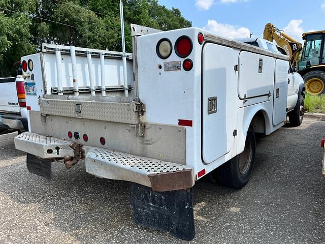 Image of Chevrolet 3500 equipment image 4