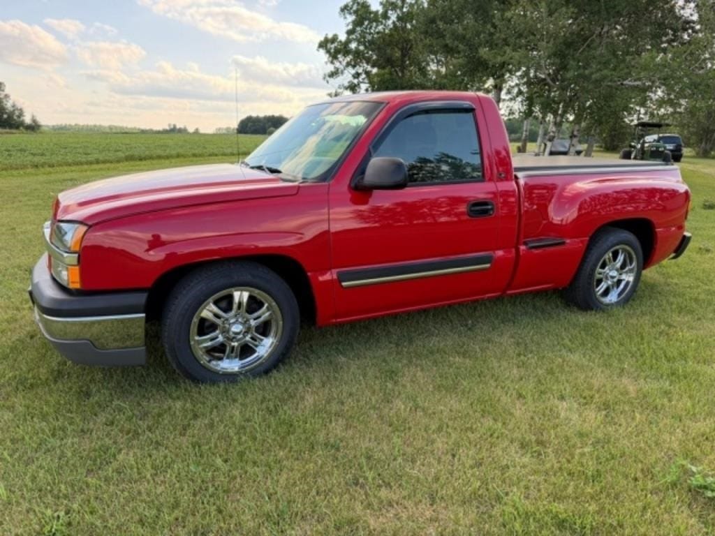 2003 Chevrolet 1500 Equipment Image0