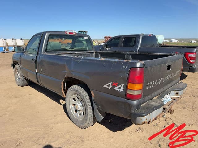 Image of Chevrolet 1500 equipment image 3