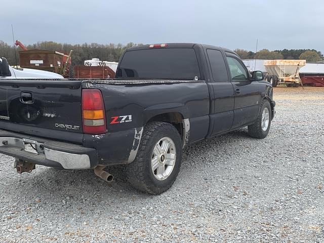 Image of Chevrolet Silverado equipment image 3