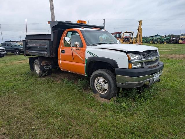 Image of Chevrolet Silverado equipment image 2