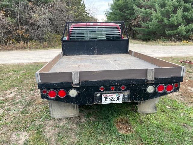 Image of Chevrolet 2500HD equipment image 3